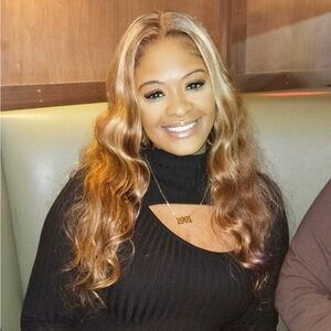 Meet your Posher, Danazia